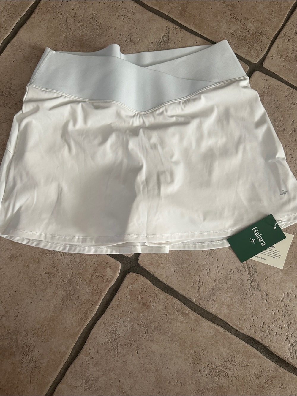 Halara White Athletic Skort with V-Waistband size L woman’s nwt